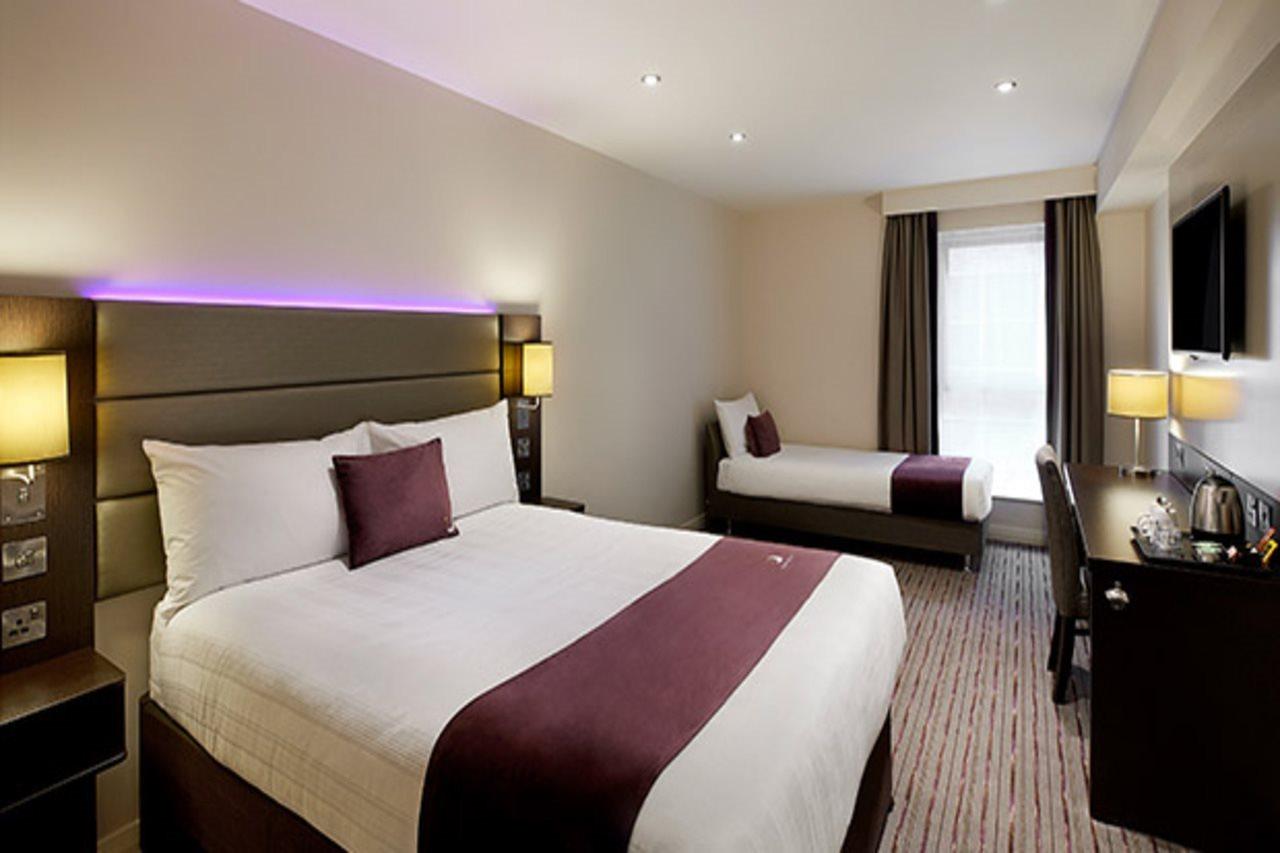 Premier Inn London Gatwick Airport South - London Road Crawley Kültér fotó
