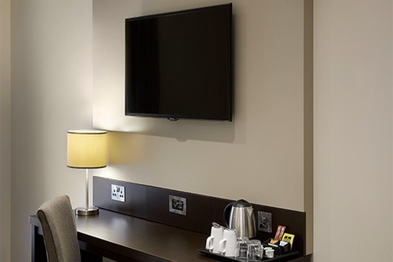Premier Inn London Gatwick Airport South - London Road Crawley Kültér fotó