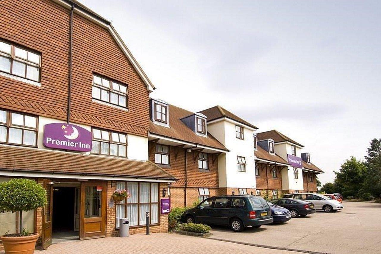 Premier Inn London Gatwick Airport South - London Road Crawley Kültér fotó