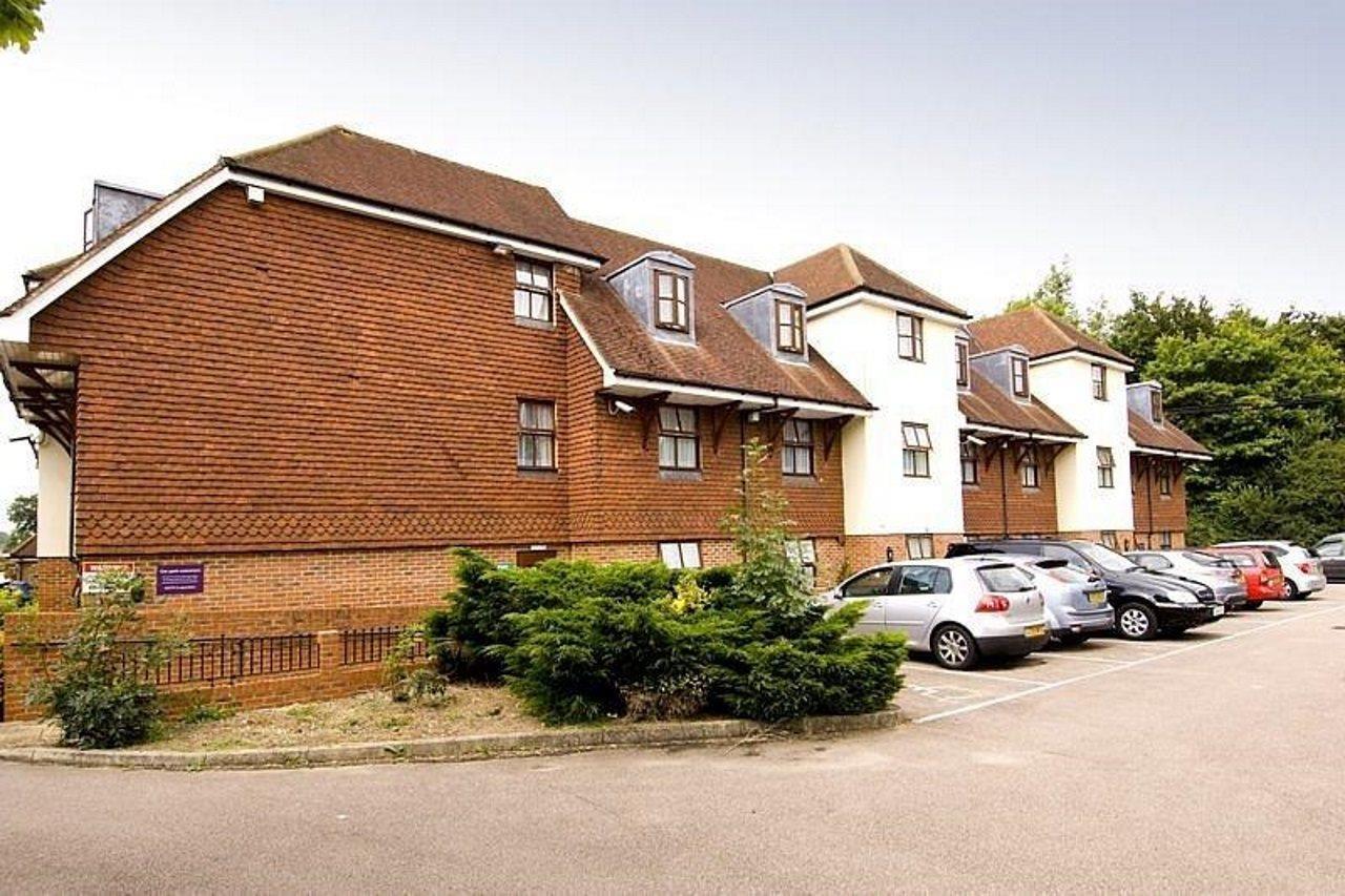 Premier Inn London Gatwick Airport South - London Road Crawley Kültér fotó