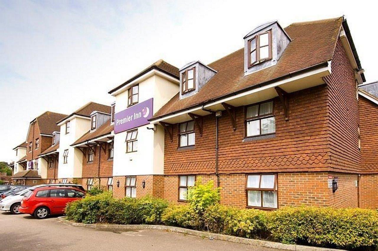 Premier Inn London Gatwick Airport South - London Road Crawley Kültér fotó