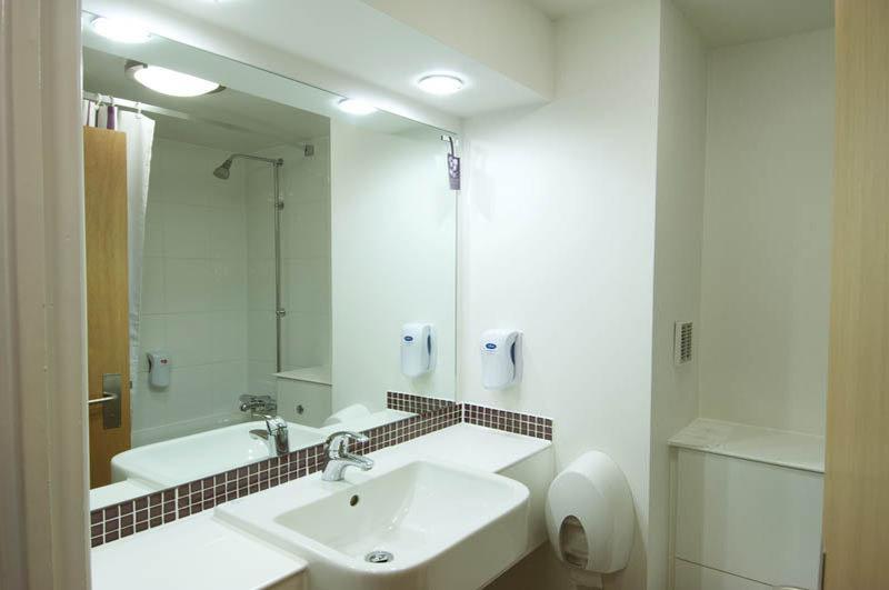 Premier Inn London Gatwick Airport South - London Road Crawley Kültér fotó